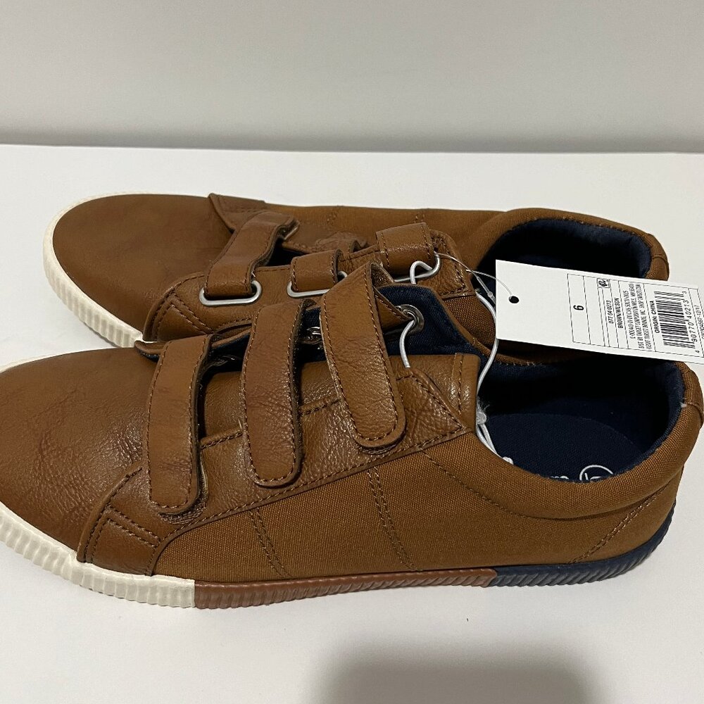 Boy's Wilson Triple Strap Sneakers Size # 6 NWT!!